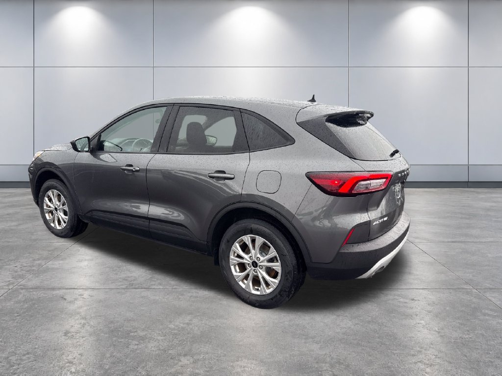 Used 2025 Ford Escape Active AWD/4WD image 3