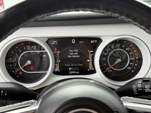 Used 2022 Jeep Wrangler Unlimited Sahara w/ Cold Weather Group AWD/4WD image 18