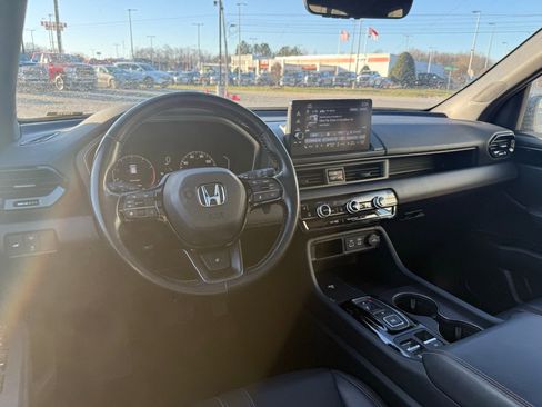Used 2024 Honda Pilot TrailSport image 5