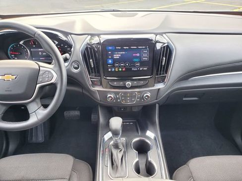 Certified 2023 Chevrolet Traverse LT FWD image 17