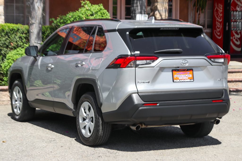 Used 2021 Toyota RAV4 LE FWD image 6