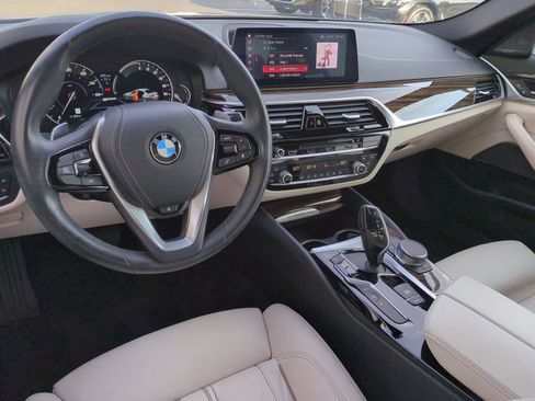 Used 2019 BMW 530e w/ Convenience Package image 29