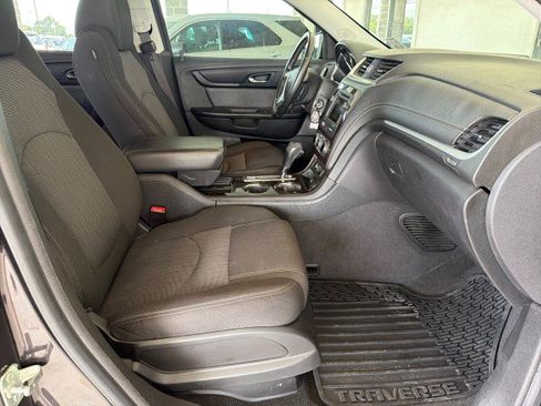 Used 2017 Chevrolet Traverse LT w/ Traveler's Package FWD image 21