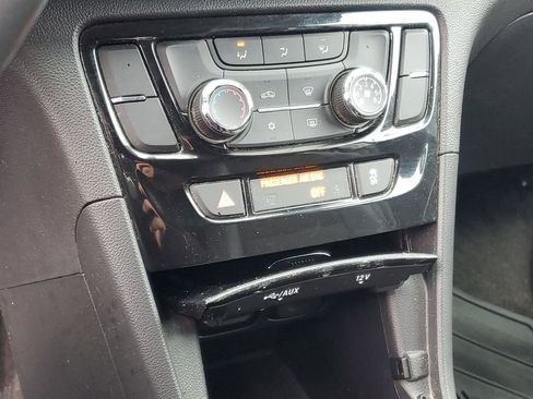 Used 2022 Buick Encore Preferred w/ Safety Package image 19