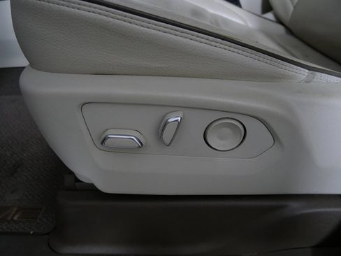 Used 2022 GMC Yukon XL Denali AWD/4WD image 18