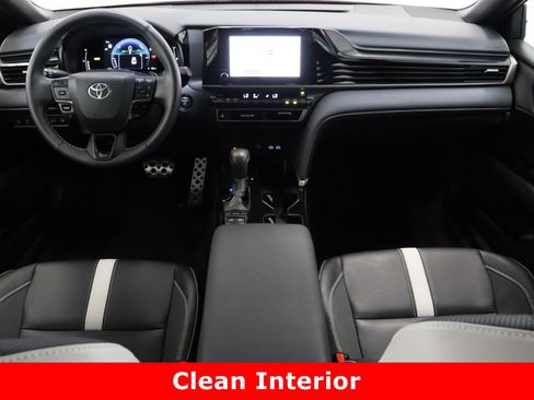 Used 2025 Toyota Camry SE w/ Convenience Package image 30