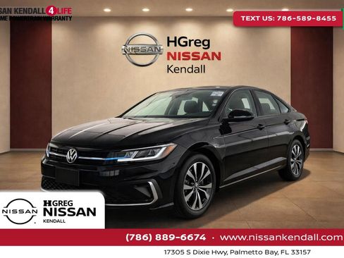 Used 2025 Volkswagen Jetta S image 1