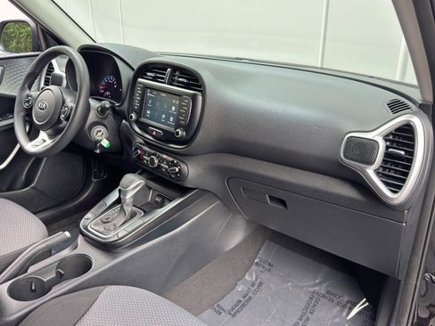 Used 2021 Kia Soul LX FWD image 13