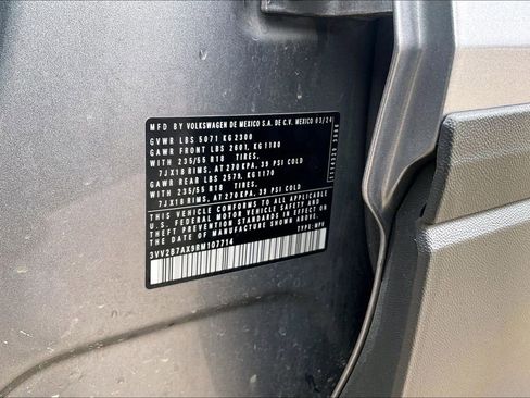Used 2024 Volkswagen Tiguan SE image 35