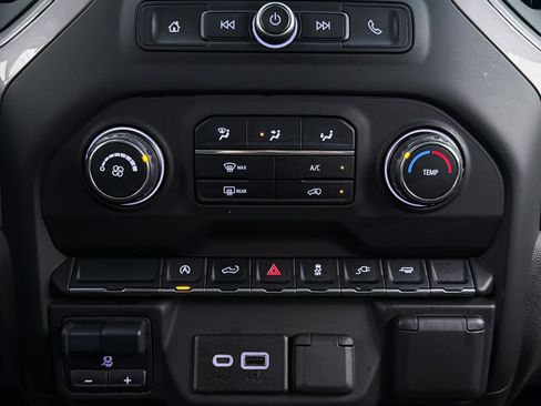 Used 2021 Chevrolet Silverado 1500 Custom w/ Safety Confidence Package RWD image 17