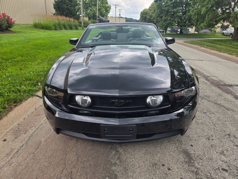Used 2010 Ford Mustang GT Premium RWD image 3