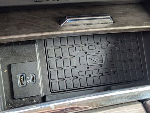 Used 2024 Ford Expedition Limited RWD image 18