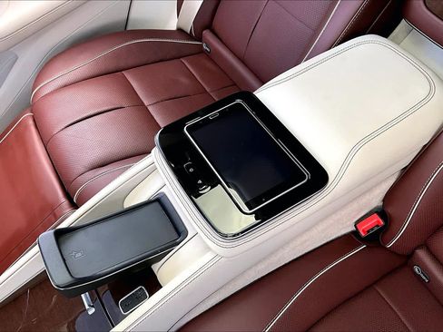 Used 2022 Mercedes-Benz Maybach GLS 600 Maybach GLS 600 image 32