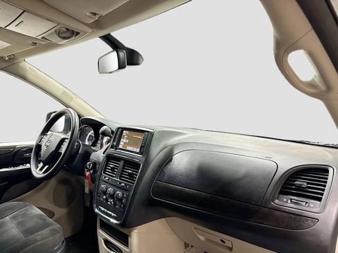 Used 2019 Dodge Grand Caravan SE image 25