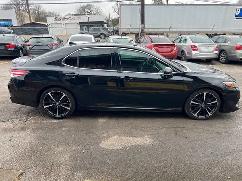 Used 2018 Toyota Camry XSE image 6