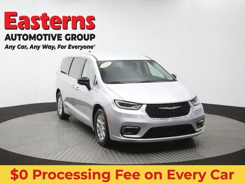 Used 2024 Chrysler Pacifica Touring-L FWD image 52