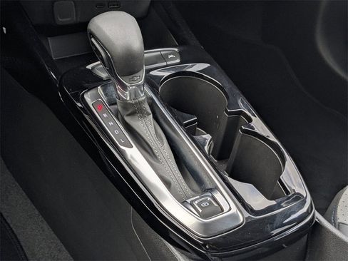 Certified 2025 Chevrolet Trax LT image 24