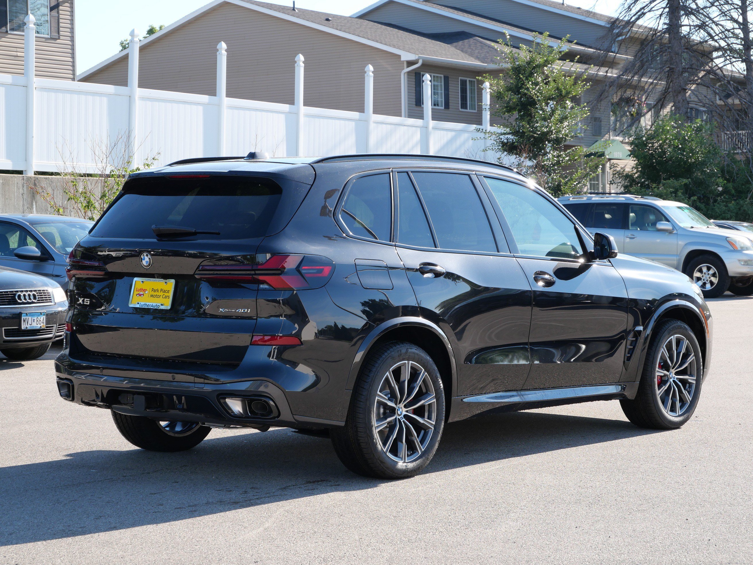 New 2026 BMW X5 xDrive40i w/ M Sport Package AWD/4WD image 2
