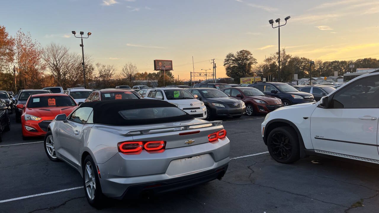 Used 2019 Chevrolet Camaro LT RWD image 12