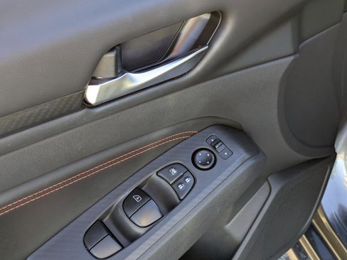 Certified 2022 Nissan Altima 2.5 SR image 12