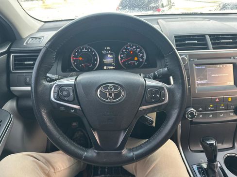 Used 2017 Toyota Camry SE image 12
