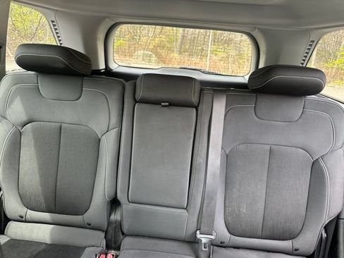Used 2023 Jeep Grand Cherokee Laredo w/ Luxury Tech Group I AWD/4WD image 31