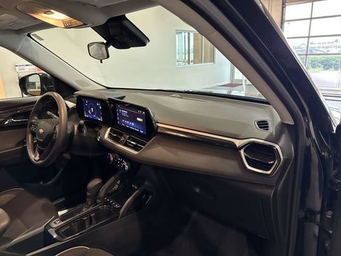 Used 2024 Chevrolet TrailBlazer LT w/ Driver Confidence Package FWD image 18