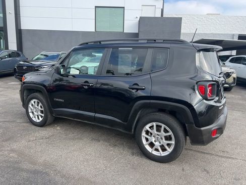 Used 2022 Jeep Renegade Latitude image 3
