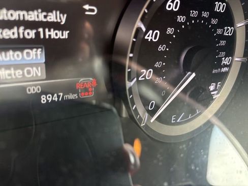 Used 2024 Toyota Highlander XLE image 10