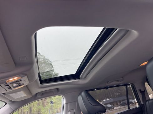 Used 2022 Toyota Highlander XLE image 19