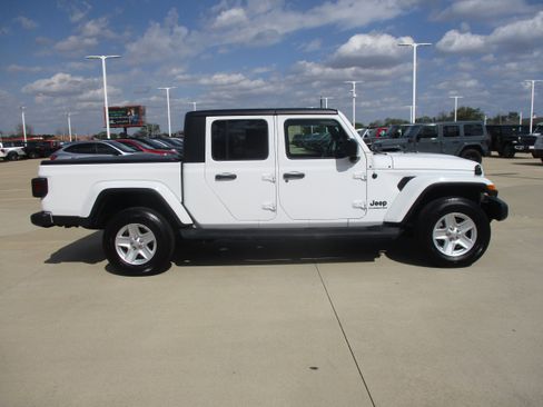 Used 2022 Jeep Gladiator Sport AWD/4WD image 8