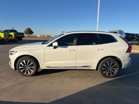 Used 2023 Volvo XC60 B5 Plus image 4