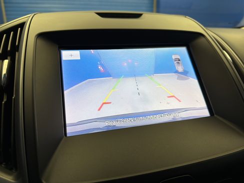 Used 2020 Ford Edge SE image 20