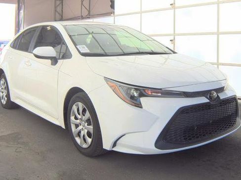 Used 2020 Toyota Corolla LE image 3
