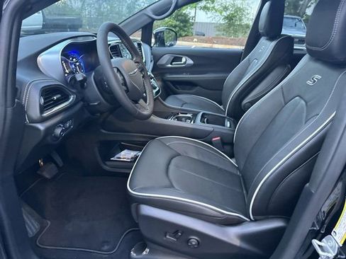 New 2026 Chrysler Pacifica Limited w/ S Appearance Package image 9