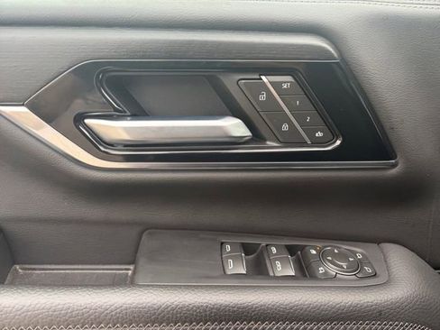 Used 2025 GMC Yukon Denali AWD/4WD image 4