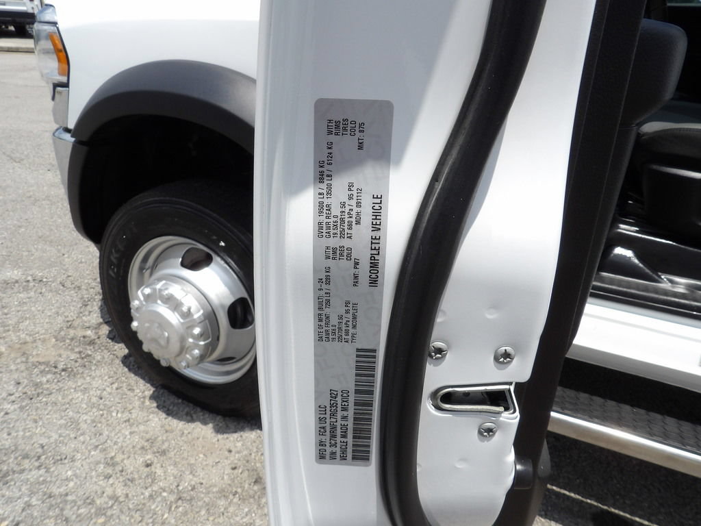 Used 2024 RAM 5500 Tradesman w/ Chrome Appearance Group AWD/4WD image 63