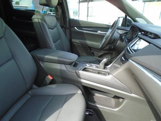 Certified 2025 Cadillac XT5 Premium Luxury w/ Technology Package AWD/4WD image 24