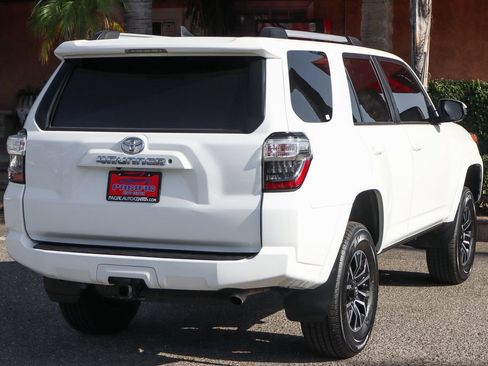 Used 2021 Toyota 4Runner SR5 AWD/4WD image 8