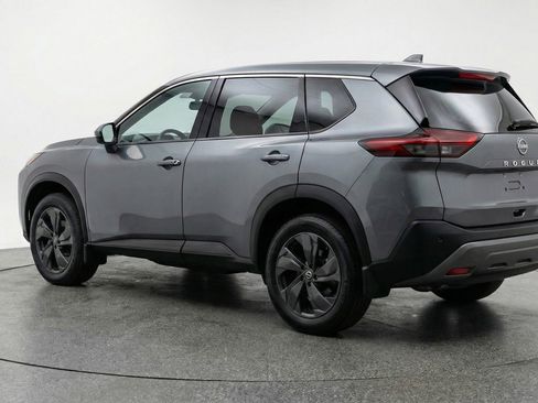 Used 2025 Nissan Rogue SV AWD/4WD image 6