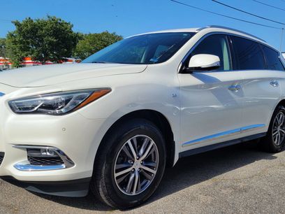 Used 2019 INFINITI QX60 Luxe w/ Essential Package