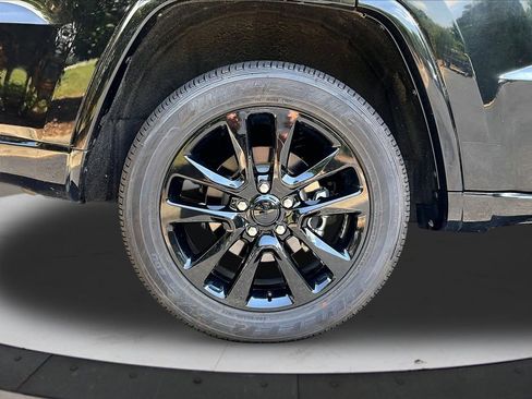 Certified 2018 Jeep Grand Cherokee Altitude AWD/4WD image 36