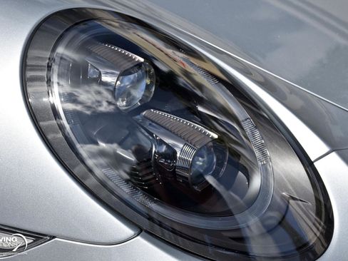 Used 2018 Porsche 911 4 Cabriolet image 9