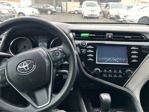 Used 2018 Toyota Camry LE image 14