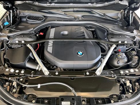 Used 2025 BMW 740i w/ Premium Package RWD image 13