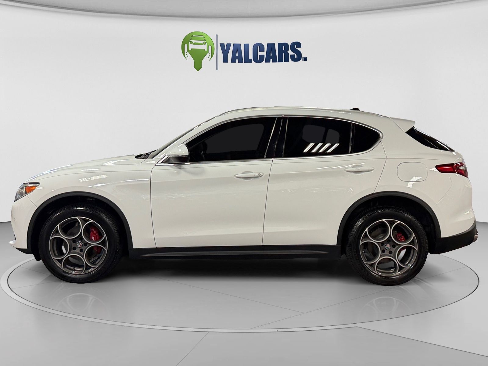 Used 2018 Alfa Romeo Stelvio Ti AWD/4WD image 2