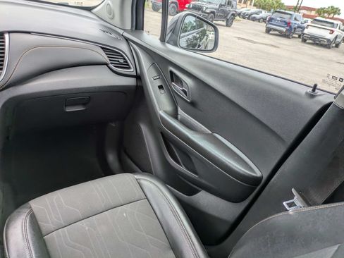 Used 2022 Chevrolet Trax LT w/ Driver Confidence Package AWD/4WD image 17