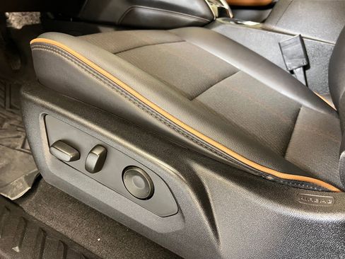 Used 2023 GMC Canyon AT4 w/ Technology Package image 13