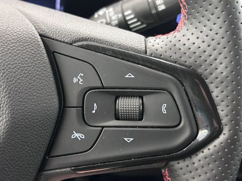 Used 2024 Chevrolet Trax RS FWD image 45