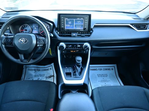 Used 2020 Toyota RAV4 LE image 17